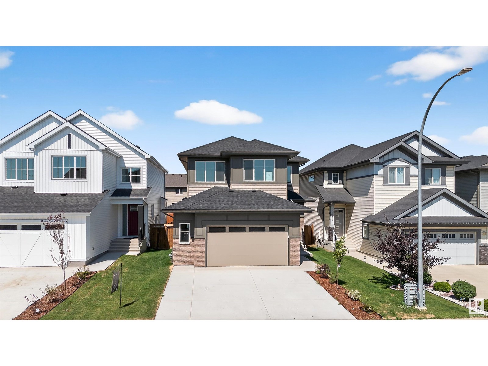 Photo 11 of 22526 98 A Av Nw, Edmonton AB