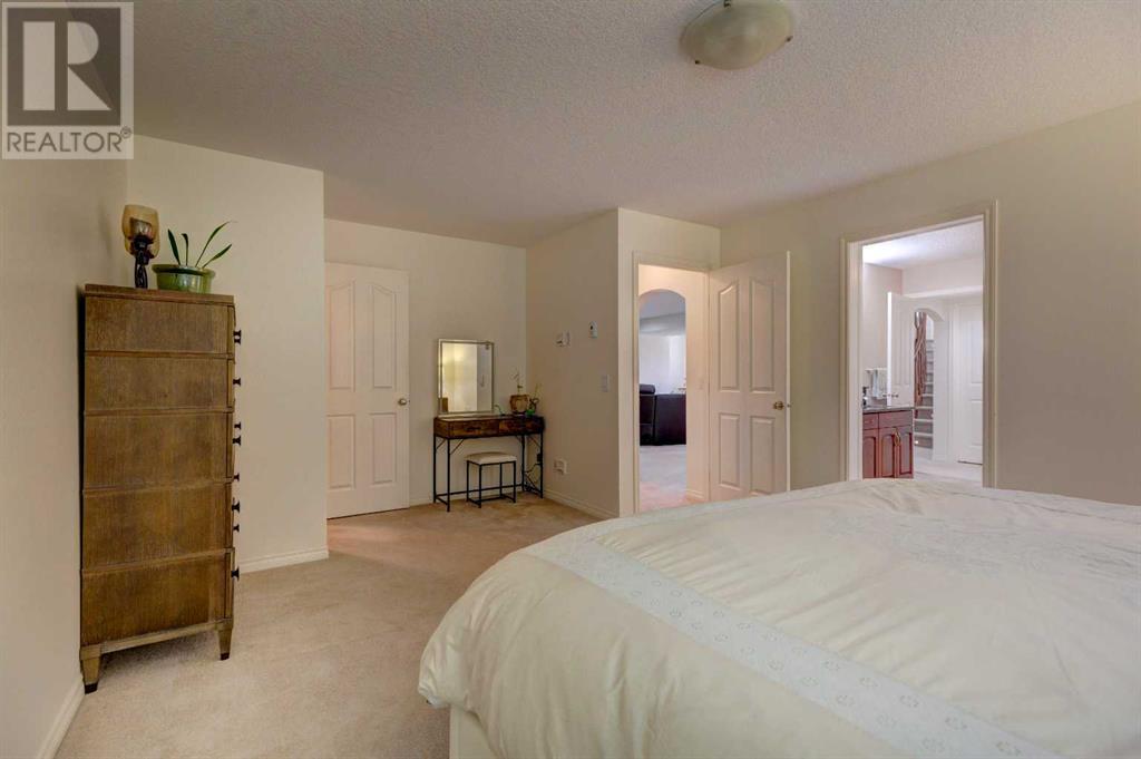 Single Family House Bi-level for Sale in  Cranridge Heights SE Cranston Calgary 