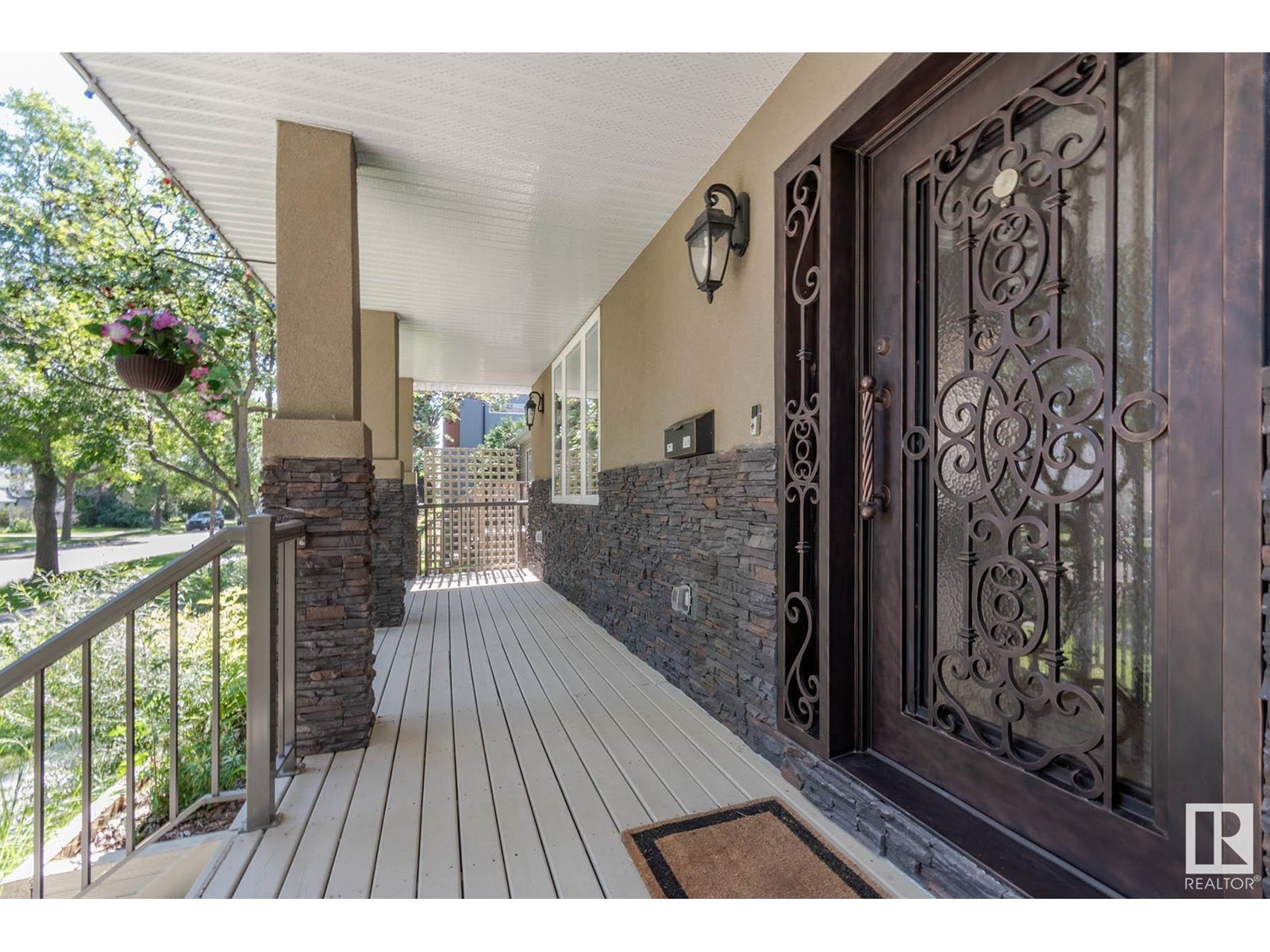 Photo 2 of 9040 92 St Nw, Edmonton AB