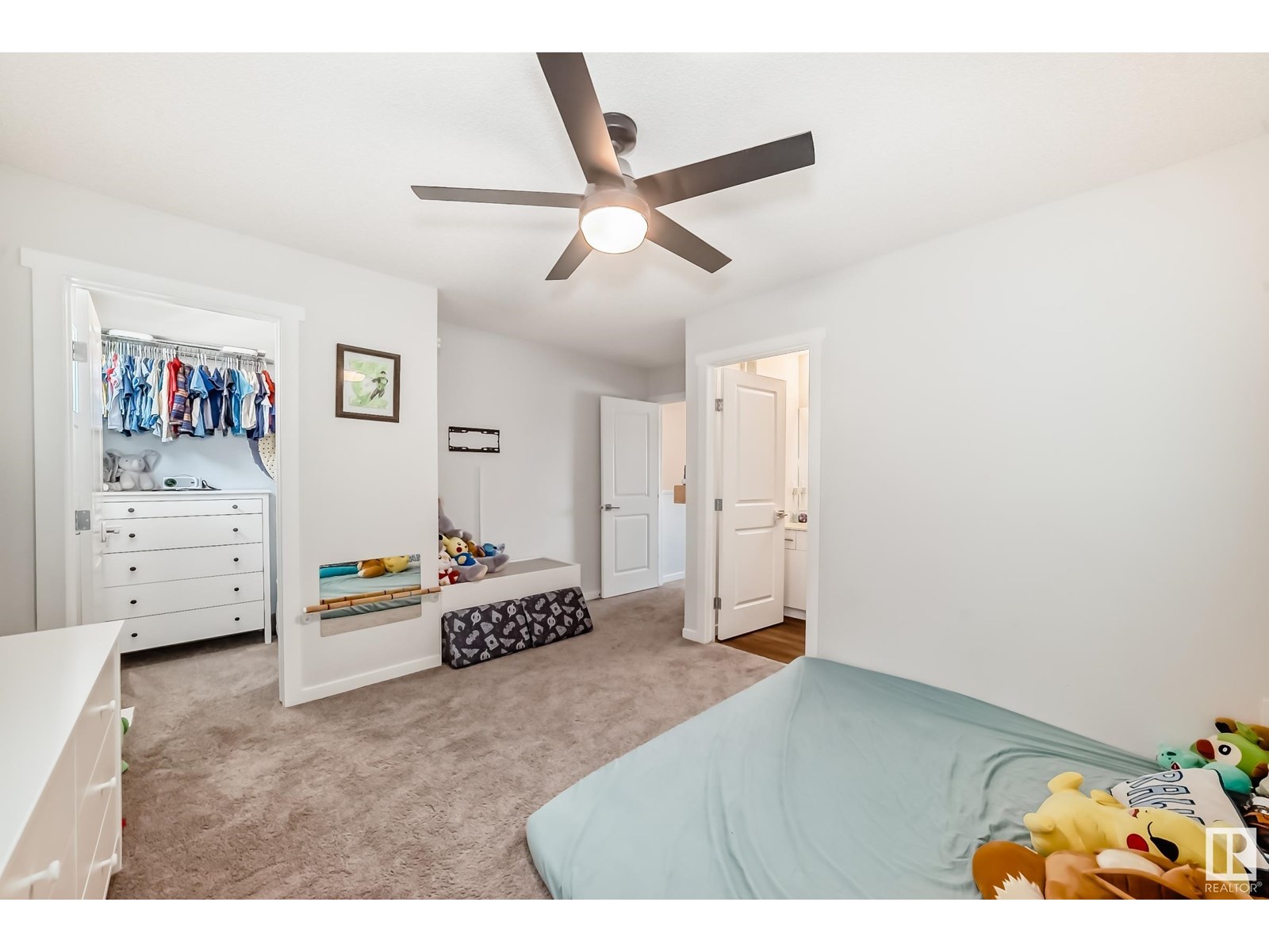 Photo 16 of 1077 Cy Becker Rd Nw, Edmonton AB