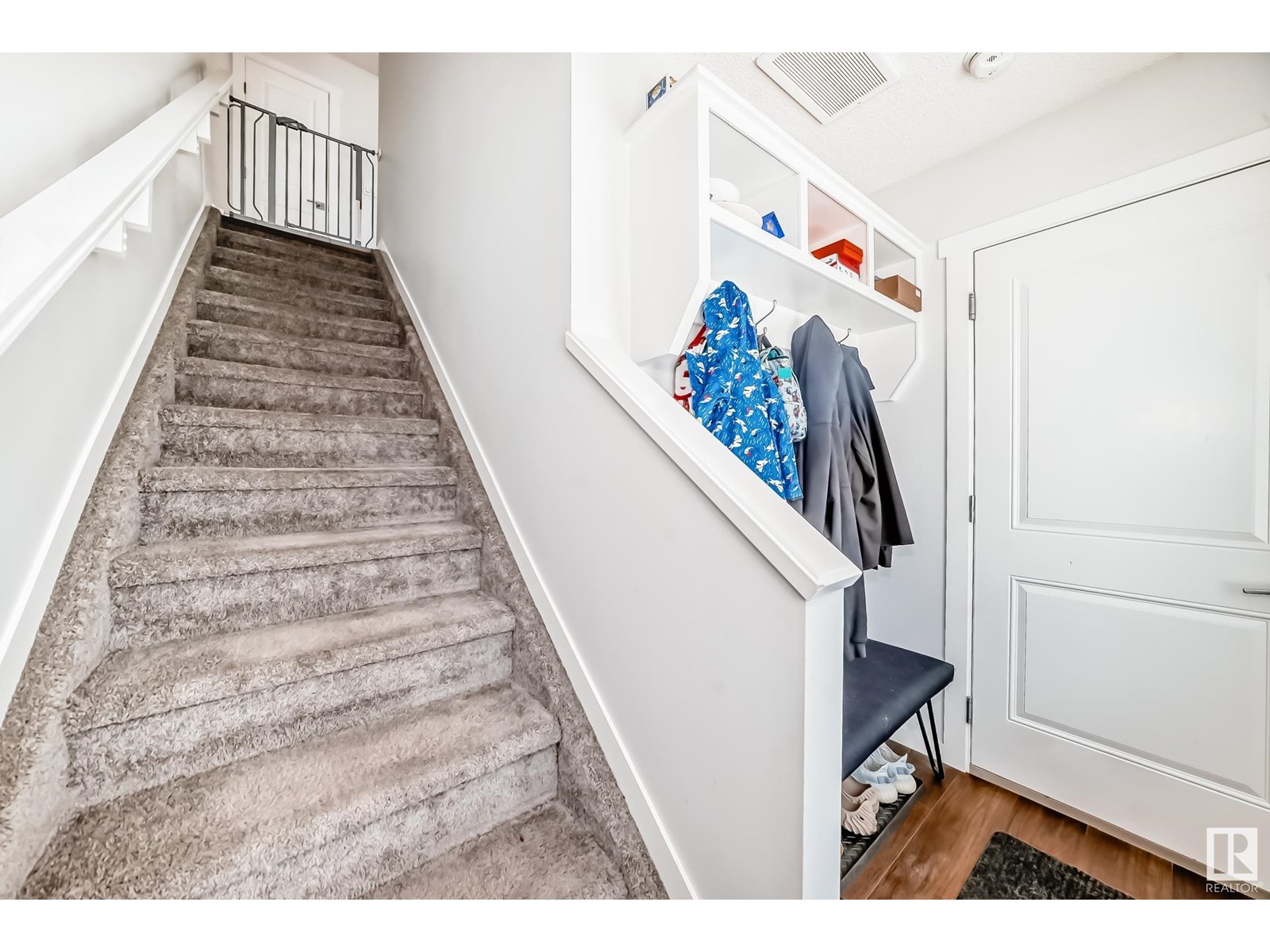 Photo 21 of 1077 Cy Becker Rd Nw, Edmonton AB