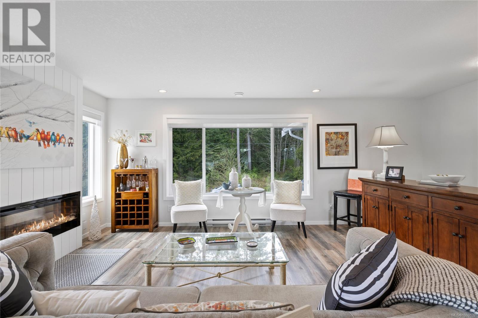 Photo 2 of 1308 Fielding Rd, Nanaimo BC