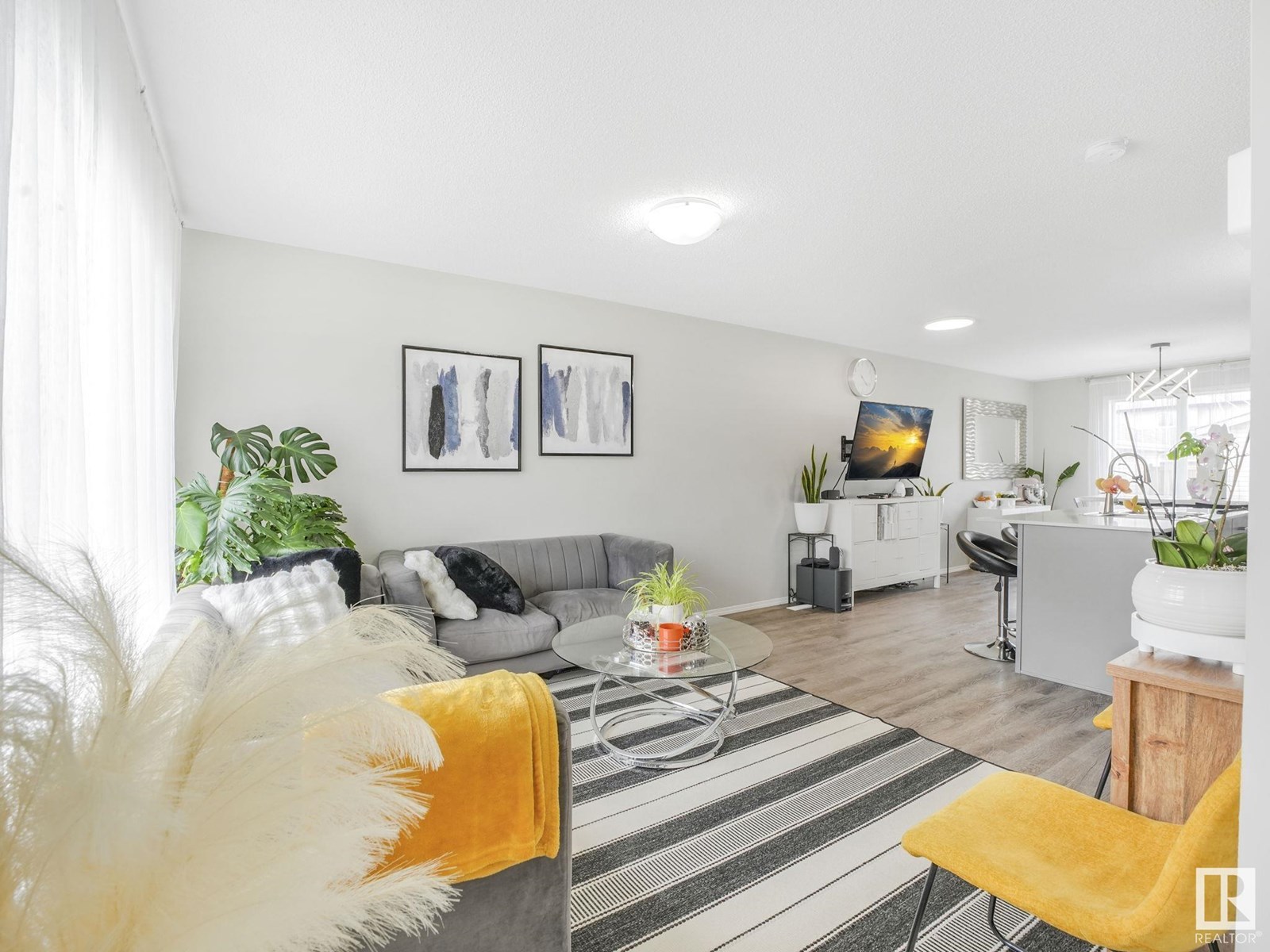 Photo 4 of 4684 175 Av Nw, Edmonton AB