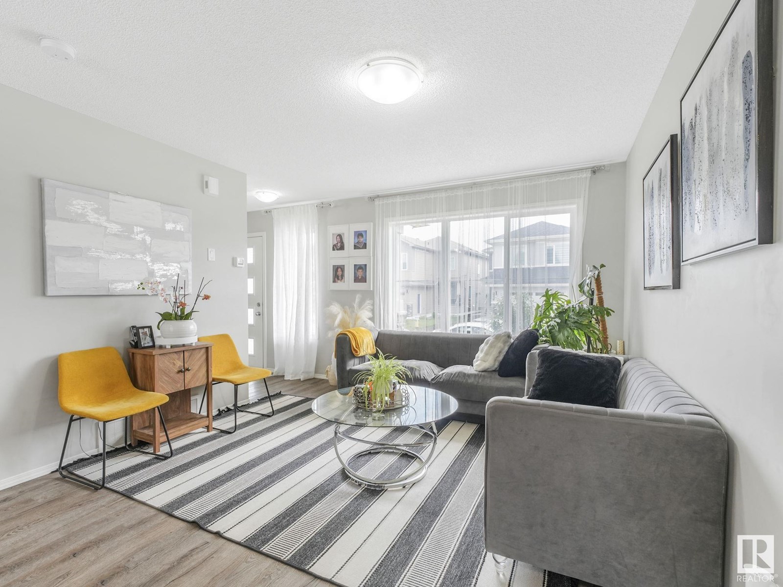 Photo 5 of 4684 175 Av Nw, Edmonton AB
