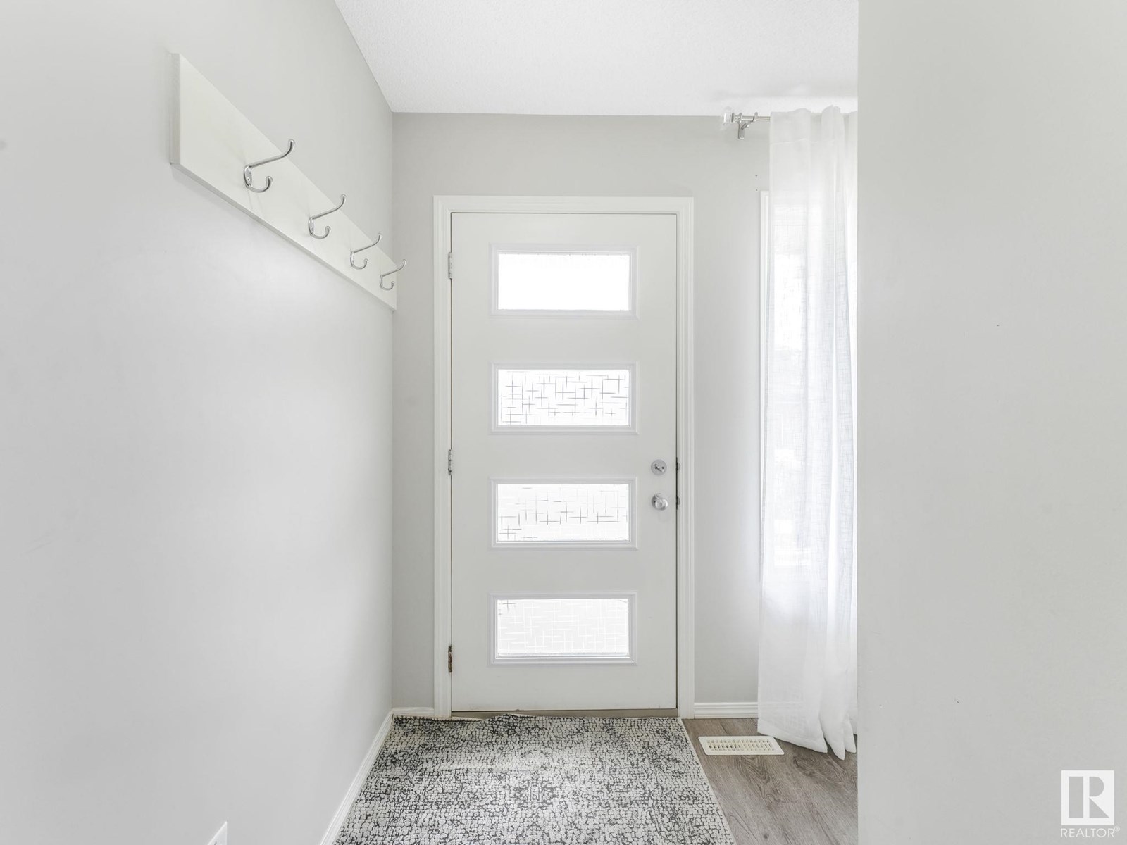 Photo 2 of 4684 175 Av Nw, Edmonton AB