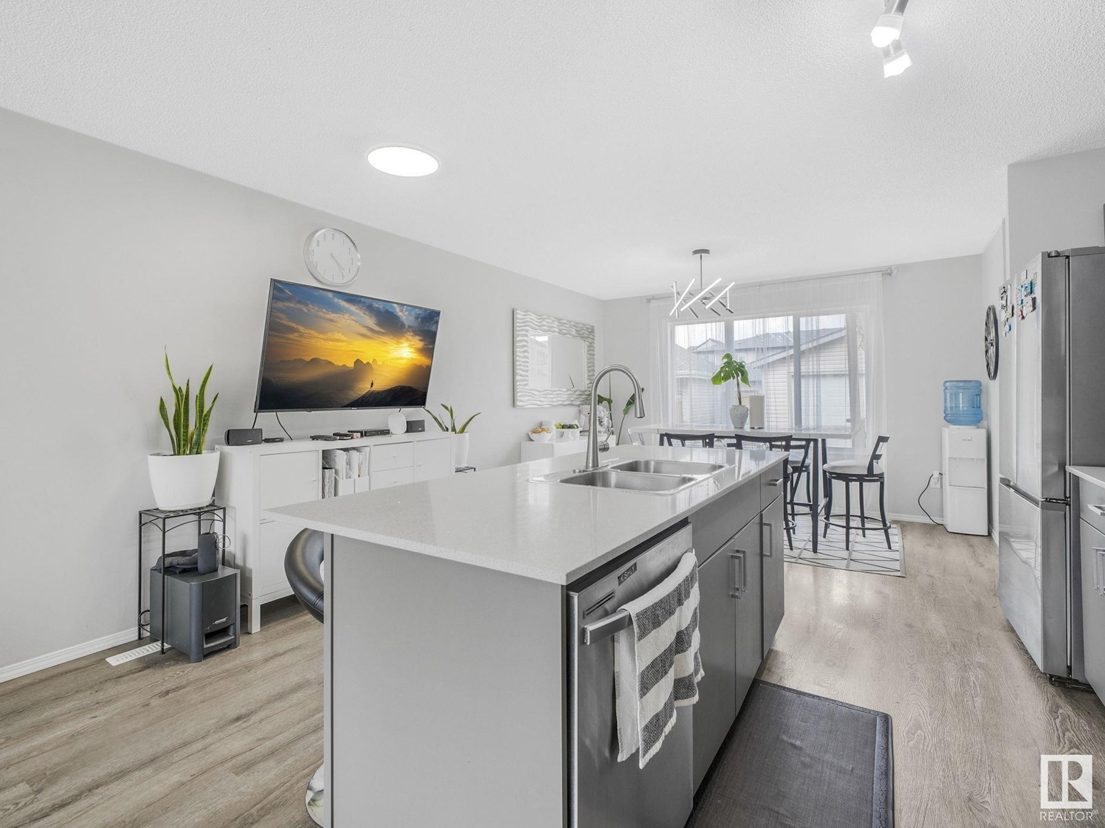 Photo 8 of 4684 175 Av Nw, Edmonton AB