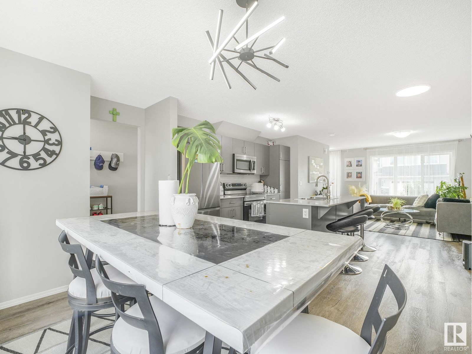 Photo 14 of 4684 175 Av Nw, Edmonton AB
