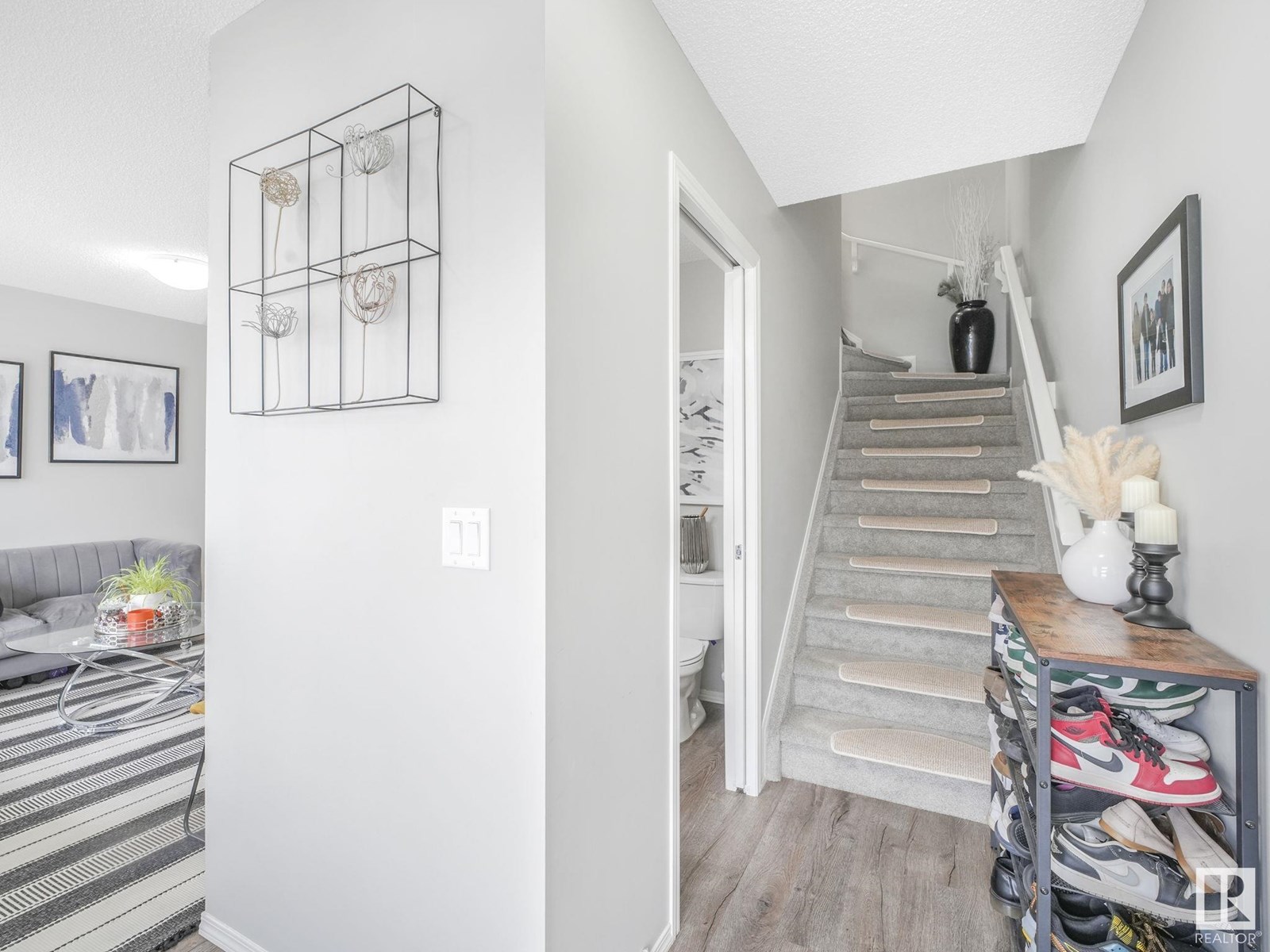 Photo 3 of 4684 175 Av Nw, Edmonton AB