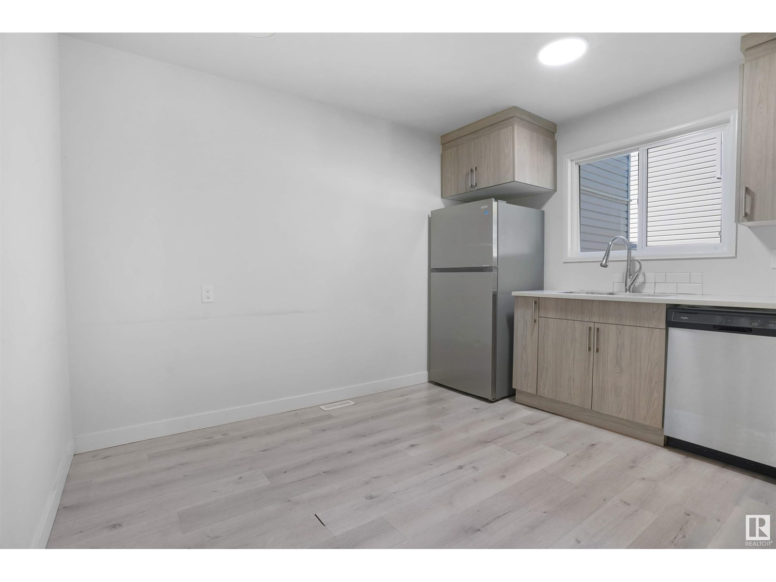 Photo 20 of 1794 Lakewood S Nw, Edmonton AB