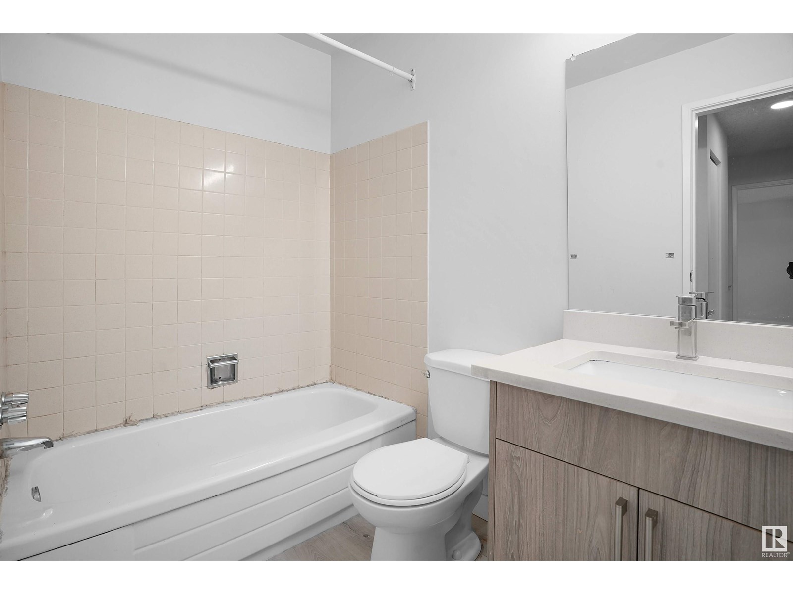 Photo 5 of 1794 Lakewood S Nw, Edmonton AB