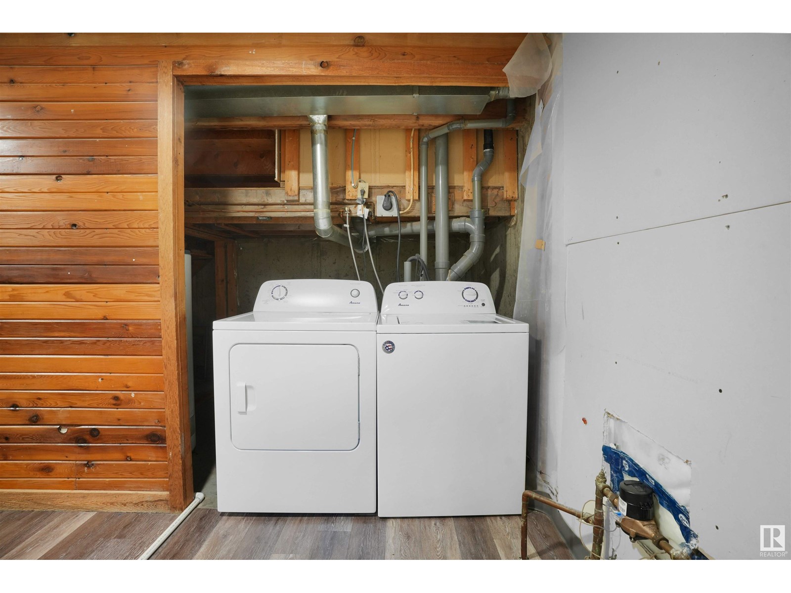 Photo 2 of 1794 Lakewood S Nw, Edmonton AB