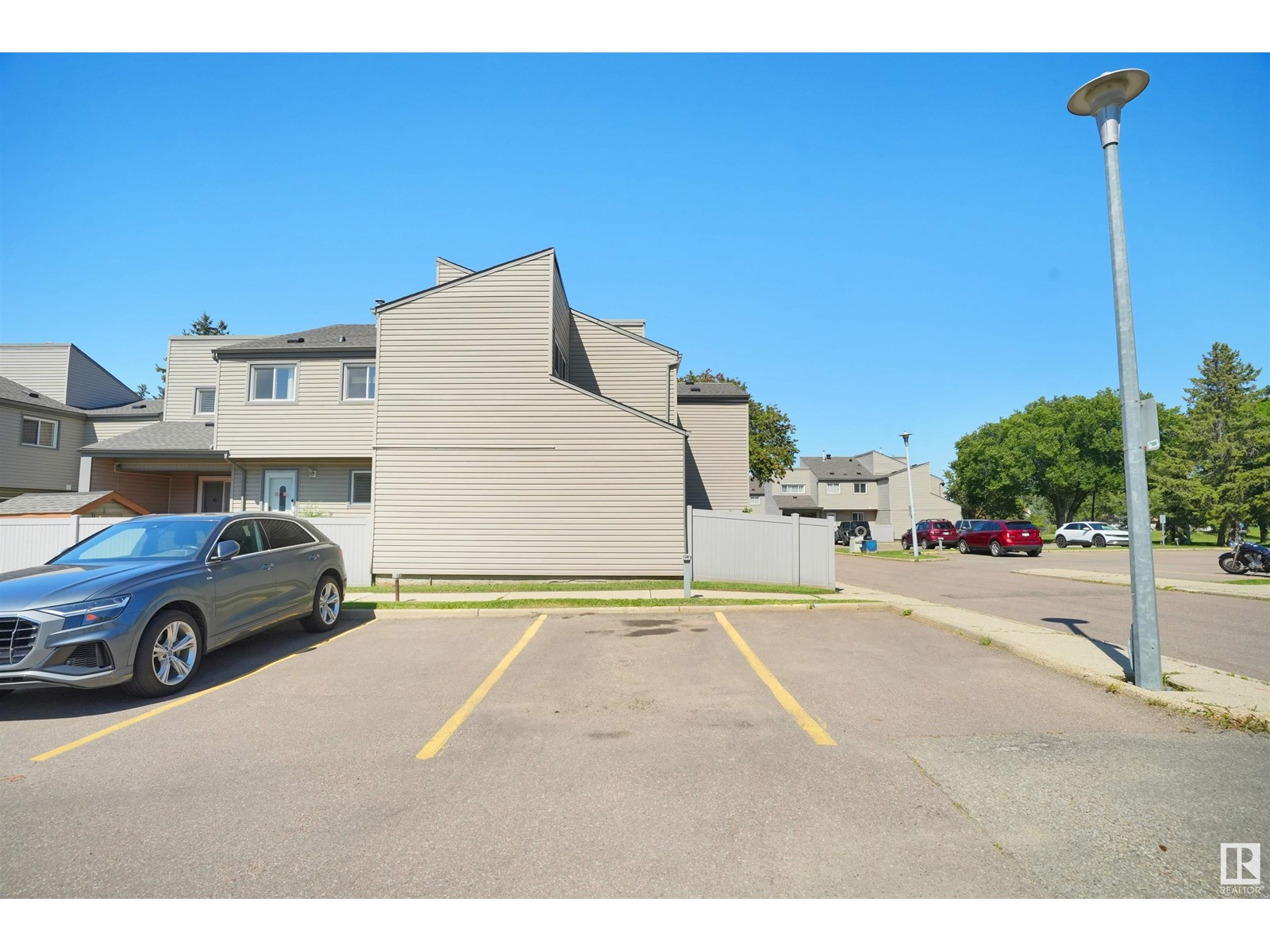 Photo 33 of 1794 Lakewood S Nw, Edmonton AB