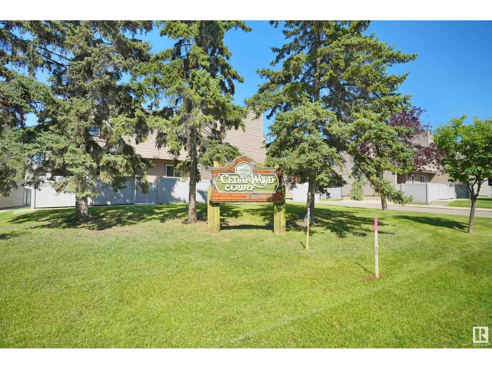 Photo 25 of 1794 Lakewood S Nw, Edmonton AB