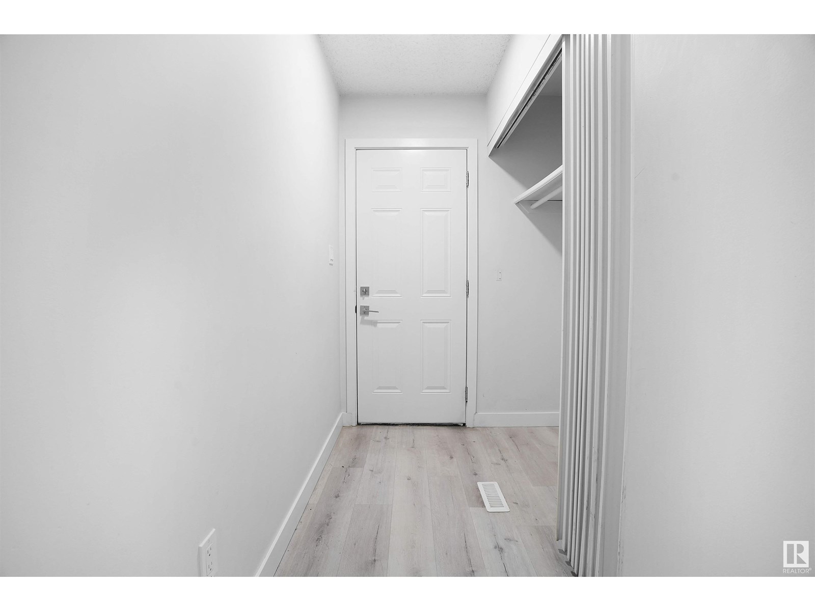 Photo 1 of 1794 Lakewood S Nw, Edmonton AB