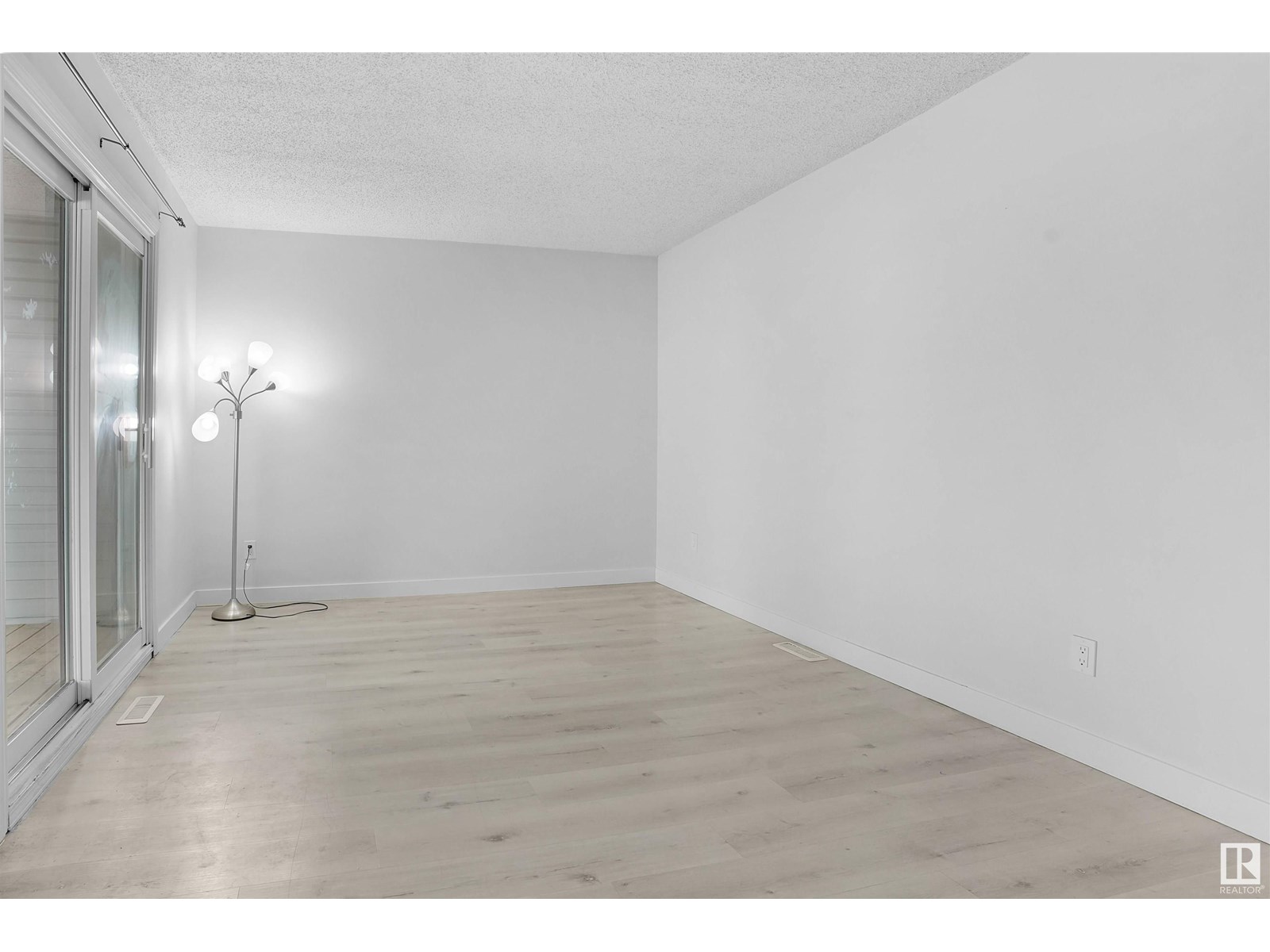 Photo 35 of 1794 Lakewood S Nw, Edmonton AB