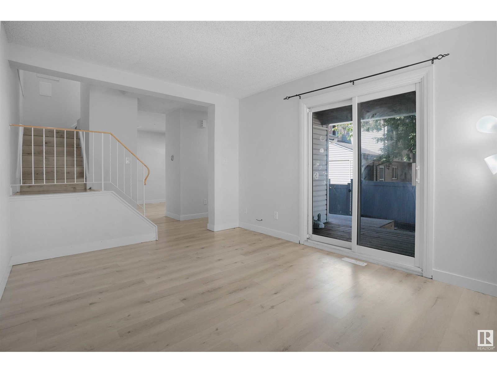 Photo 4 of 1794 Lakewood S Nw, Edmonton AB