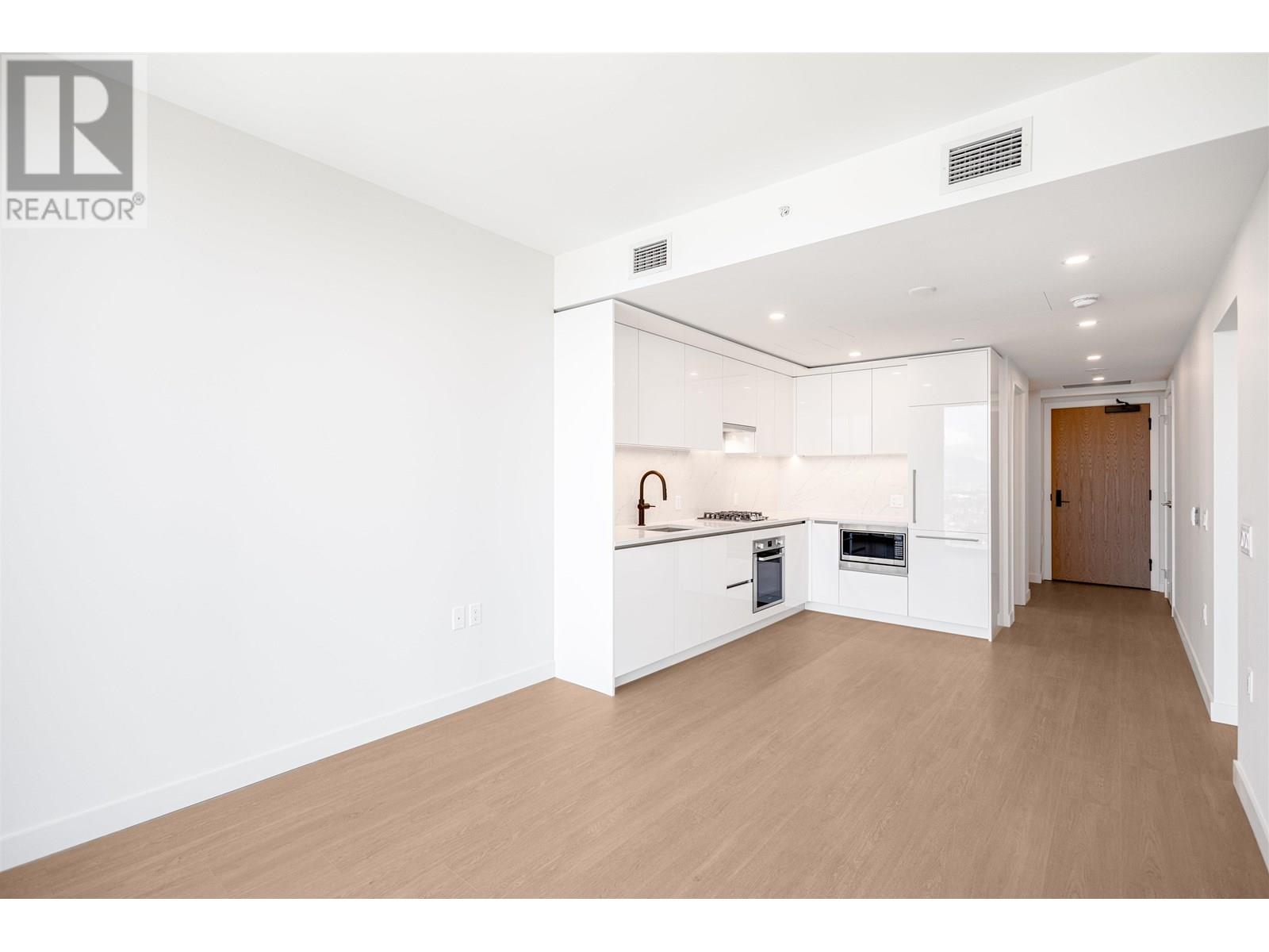 Photo 3 of 2505 5987 Wilson Avenue, Burnaby BC