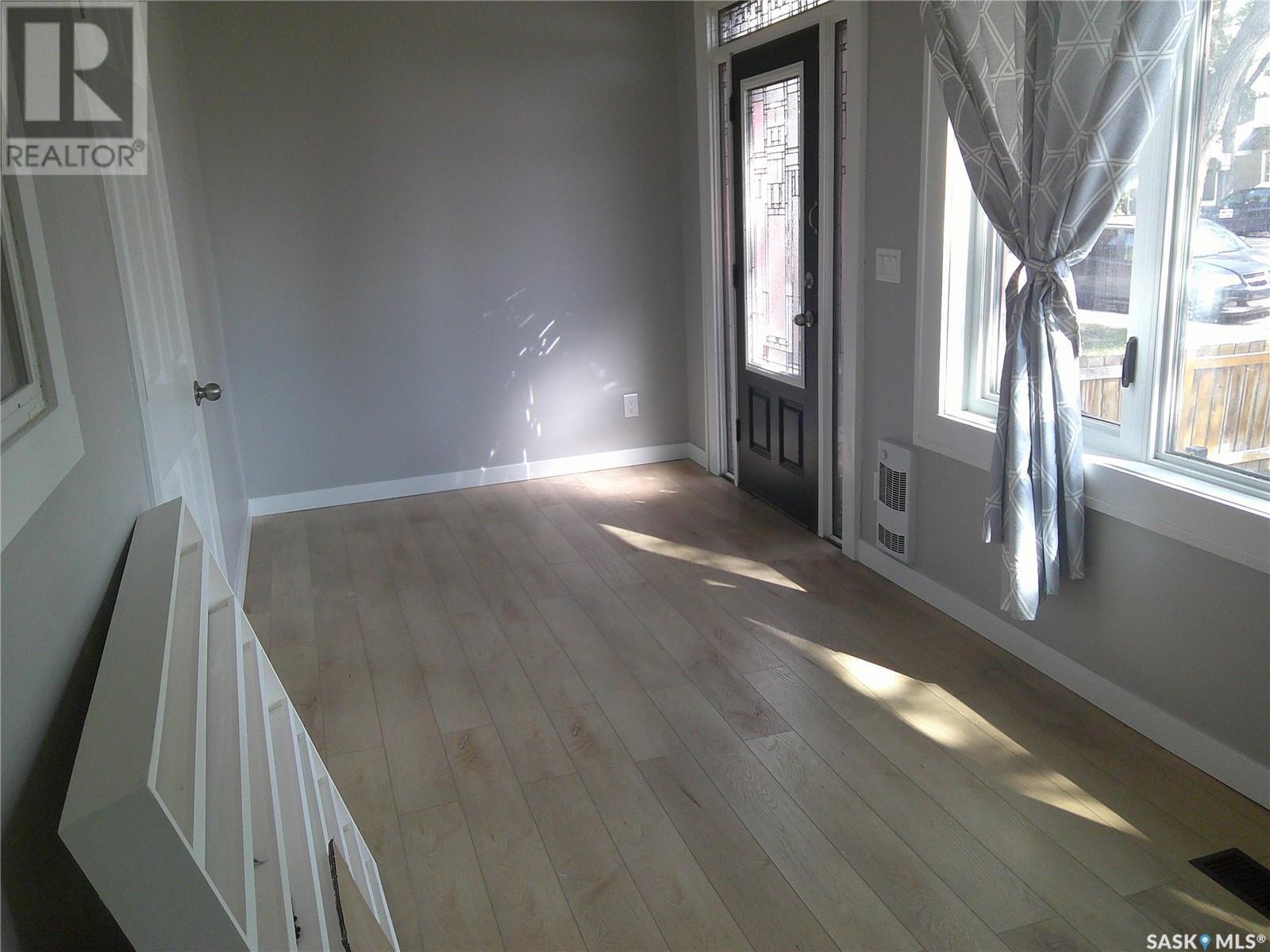 Photo 5 of 3726 Dewdney Avenue, Regina SK