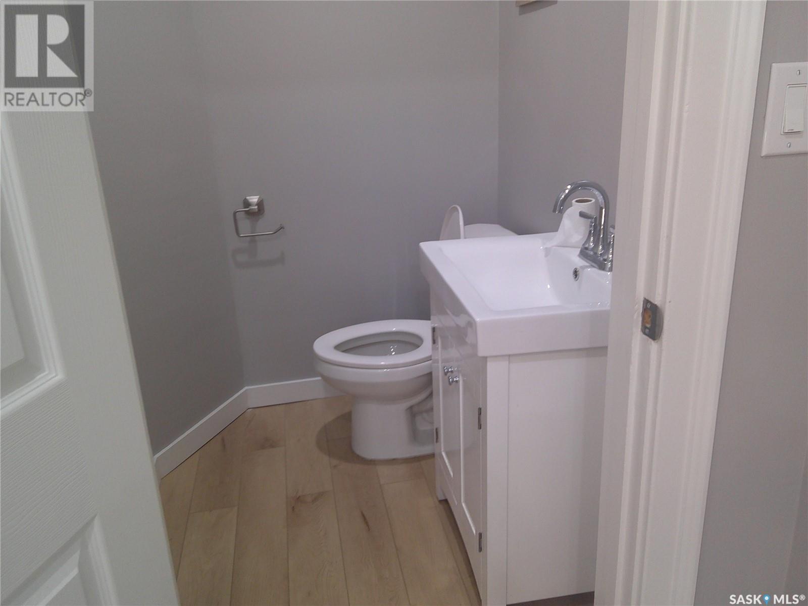 Photo 7 of 3726 Dewdney Avenue, Regina SK