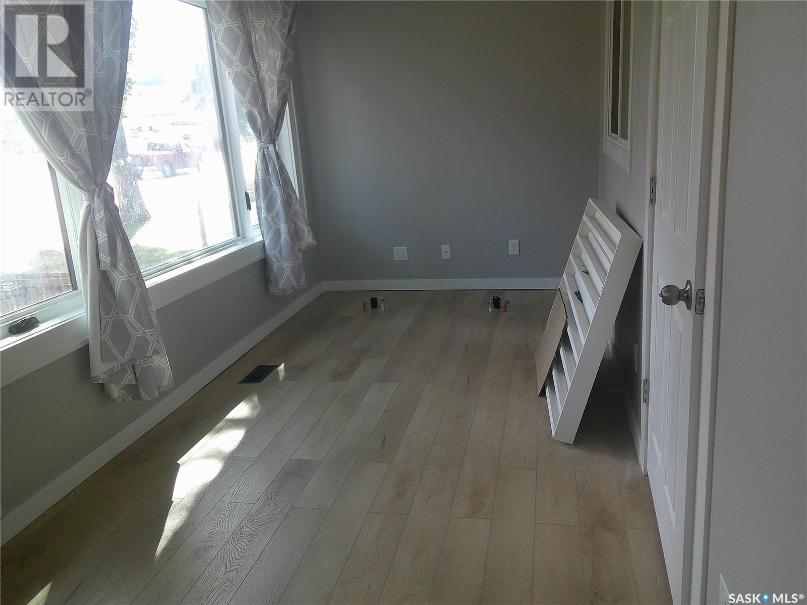 Photo 6 of 3726 Dewdney Avenue, Regina SK