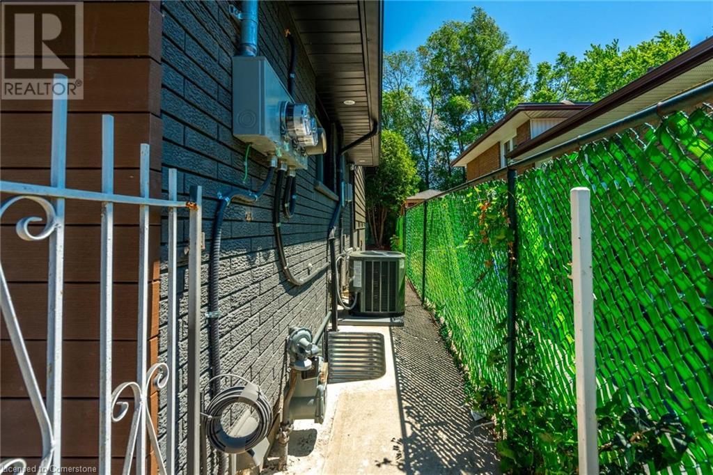Photo 4 of 29 Northgate Drive Unit 2, Hamilton ON