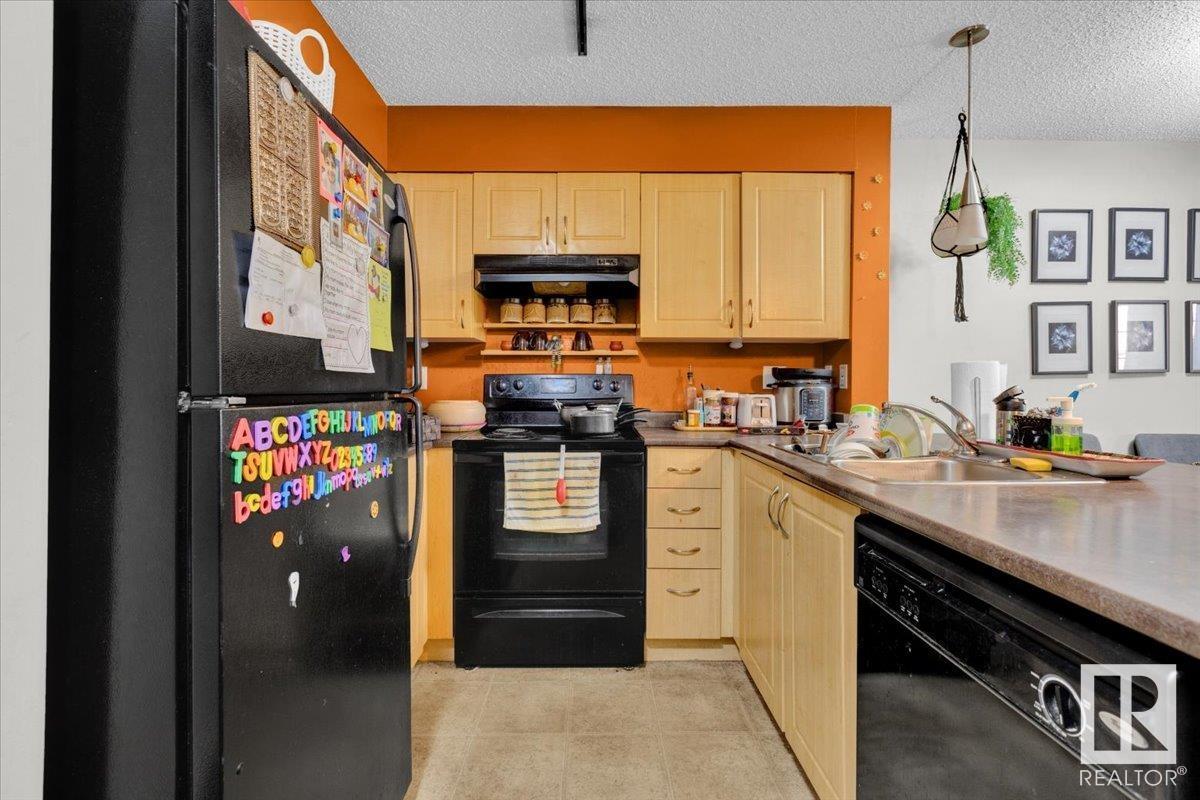Photo 10 of 114 11453 Ellerslie Rd Sw, Edmonton AB