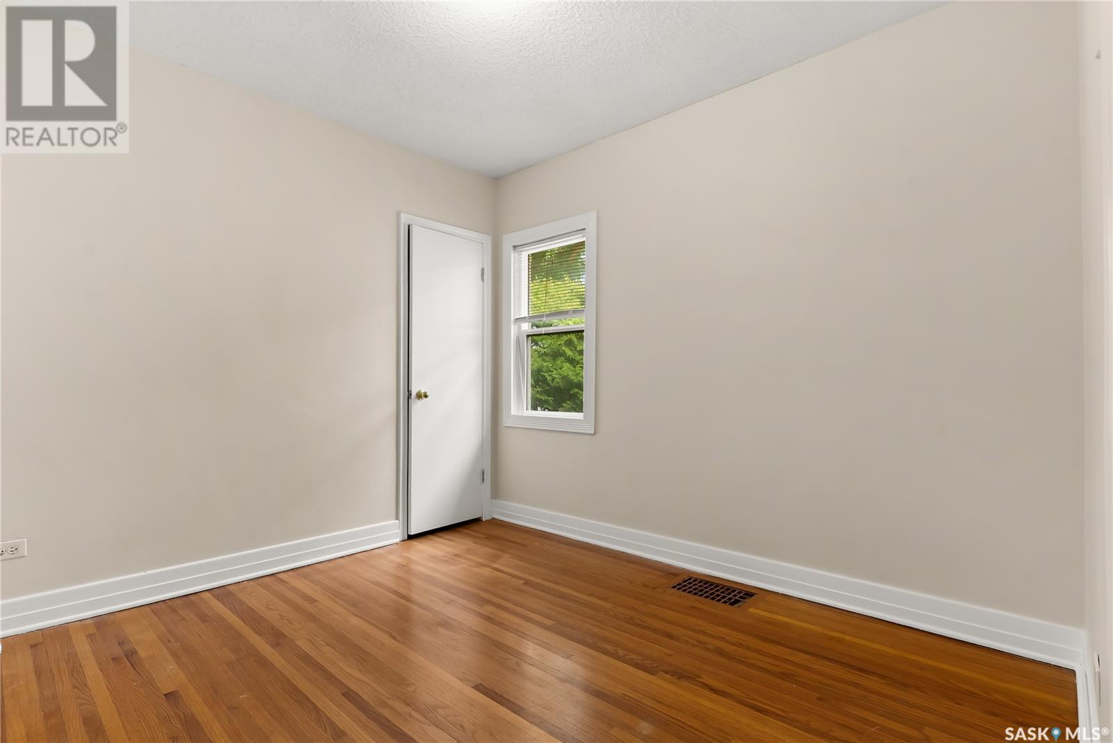 Photo 10 of 615 617 Broadway Avenue, Regina SK