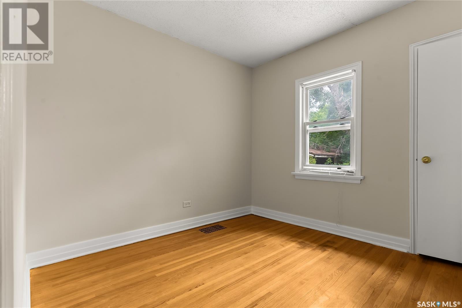 Photo 12 of 615 617 Broadway Avenue, Regina SK