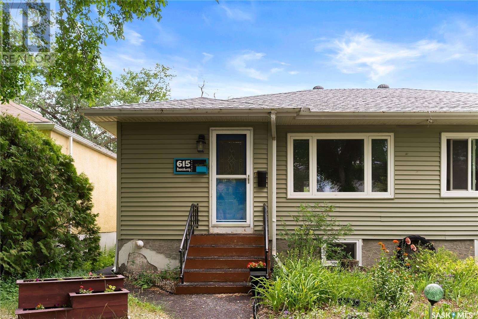 Photo 2 of 615 617 Broadway Avenue, Regina SK