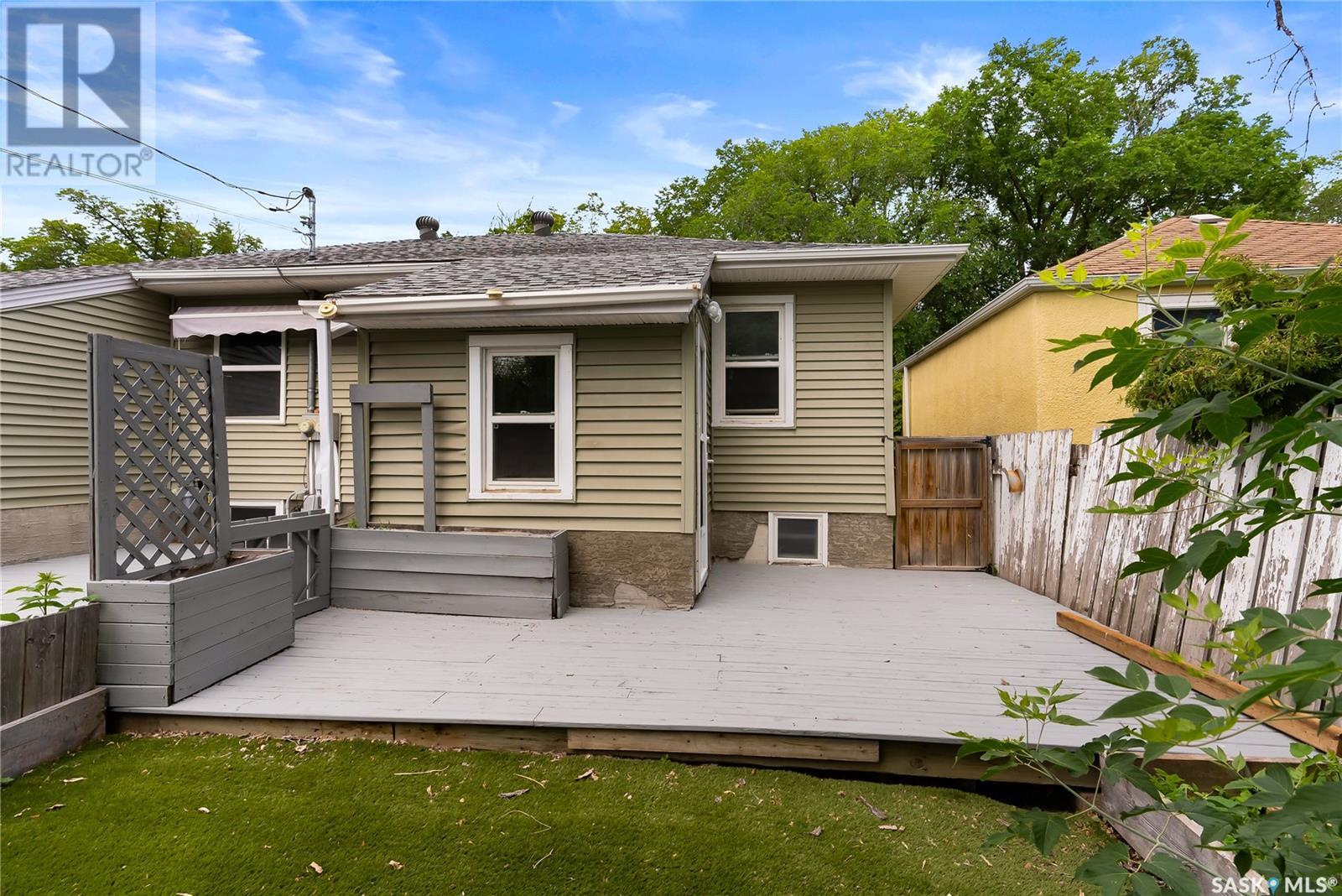 Photo 24 of 615 617 Broadway Avenue, Regina SK