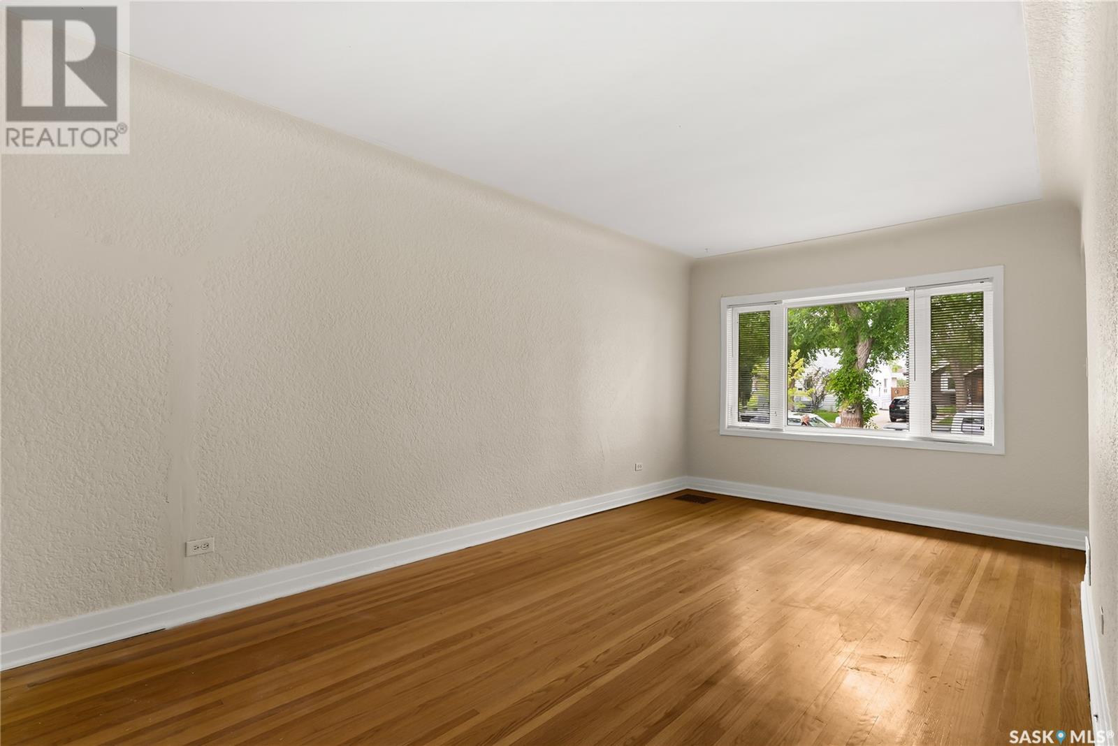 Photo 5 of 615 617 Broadway Avenue, Regina SK