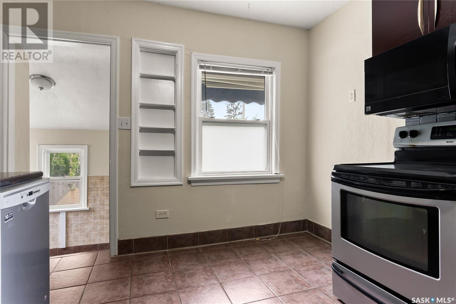 Photo 6 of 615 617 Broadway Avenue, Regina SK