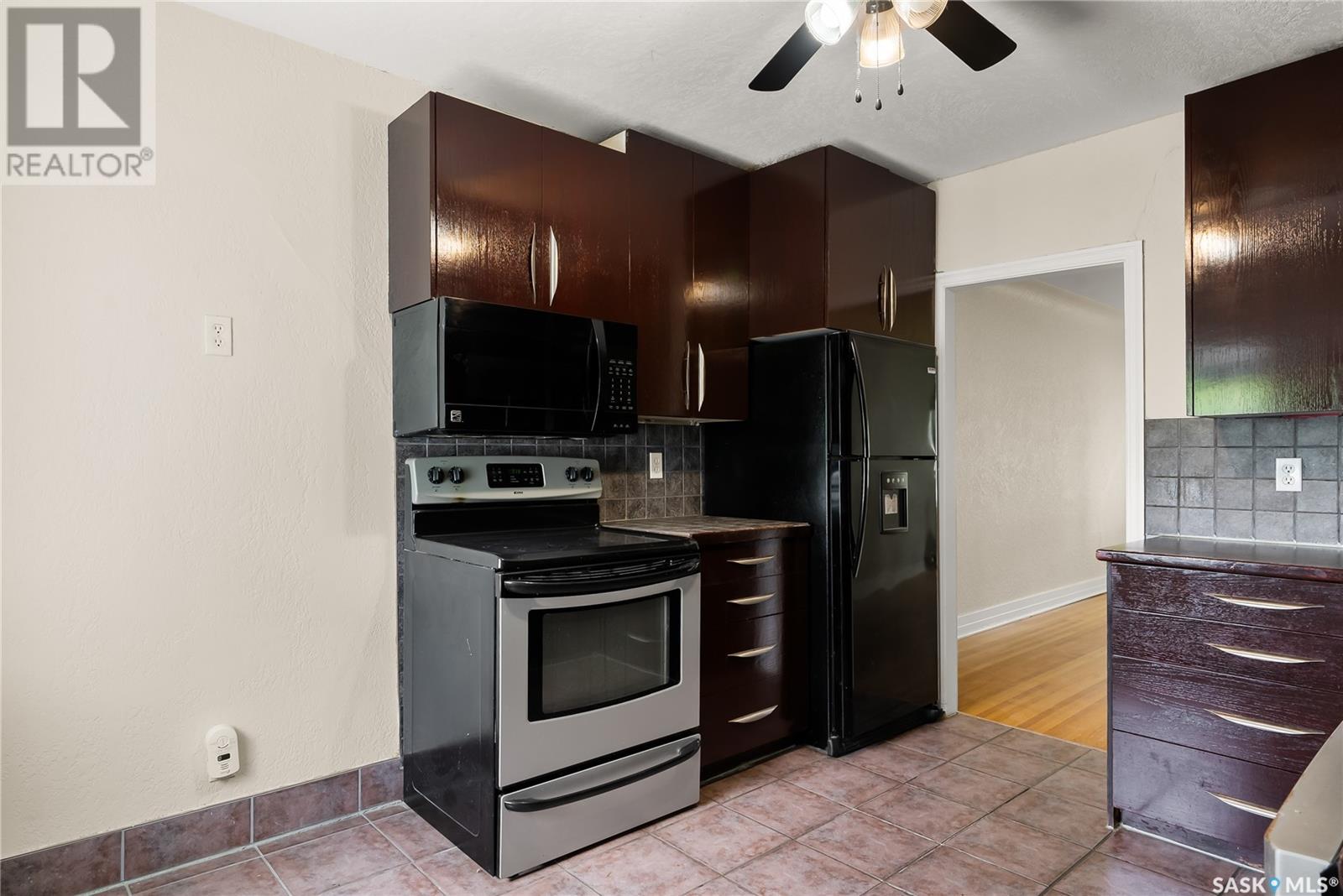 Photo 8 of 615 617 Broadway Avenue, Regina SK