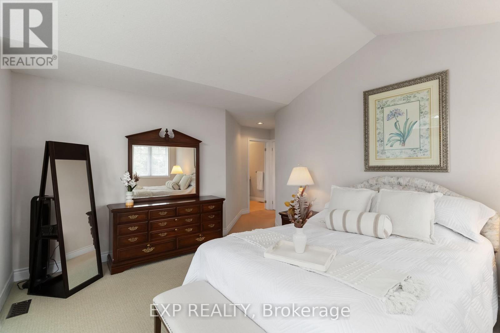 Photo 33 of 1401 Tamworth Court, Burlington ON