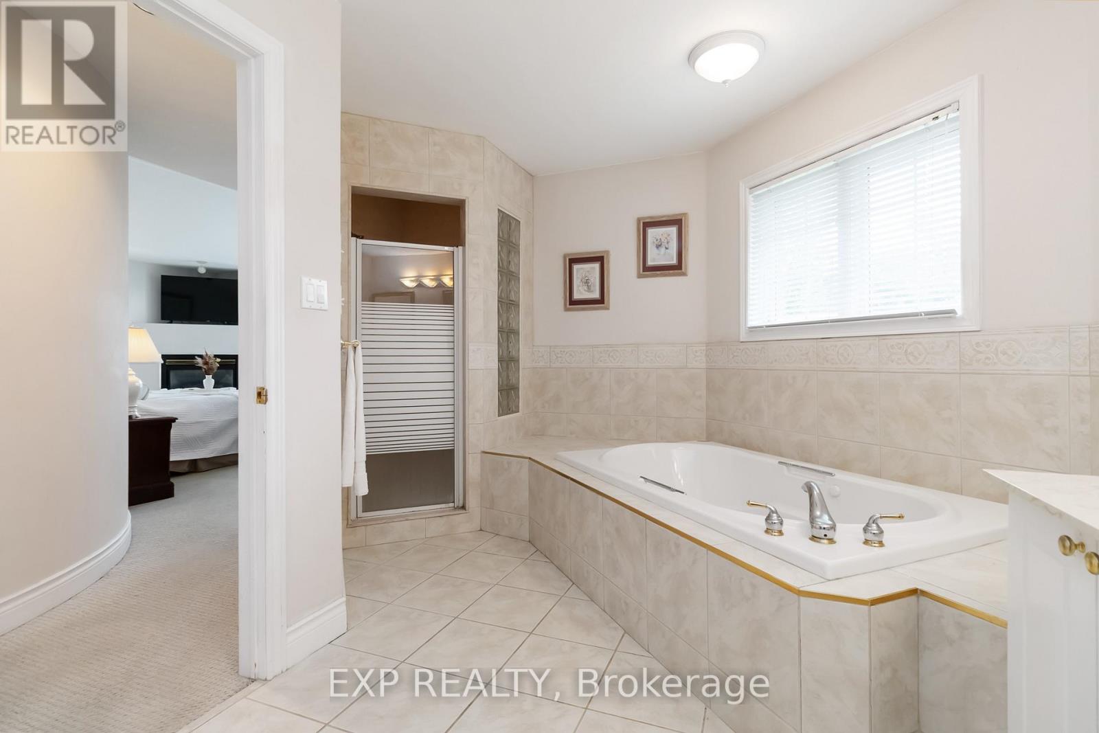Photo 7 of 1401 Tamworth Court, Burlington ON