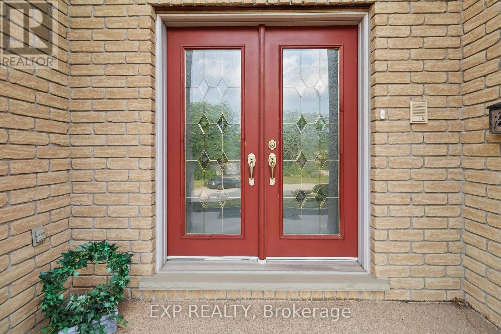 Photo 30 of 1401 Tamworth Court, Burlington ON