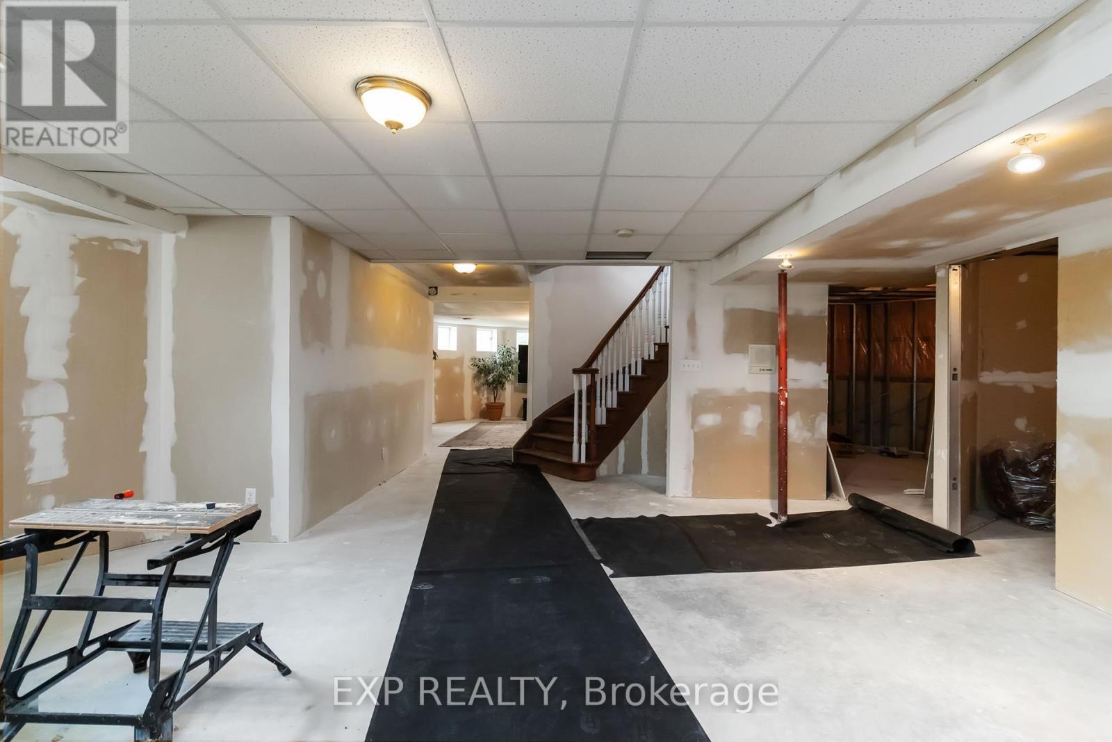 Photo 6 of 1401 Tamworth Court, Burlington ON