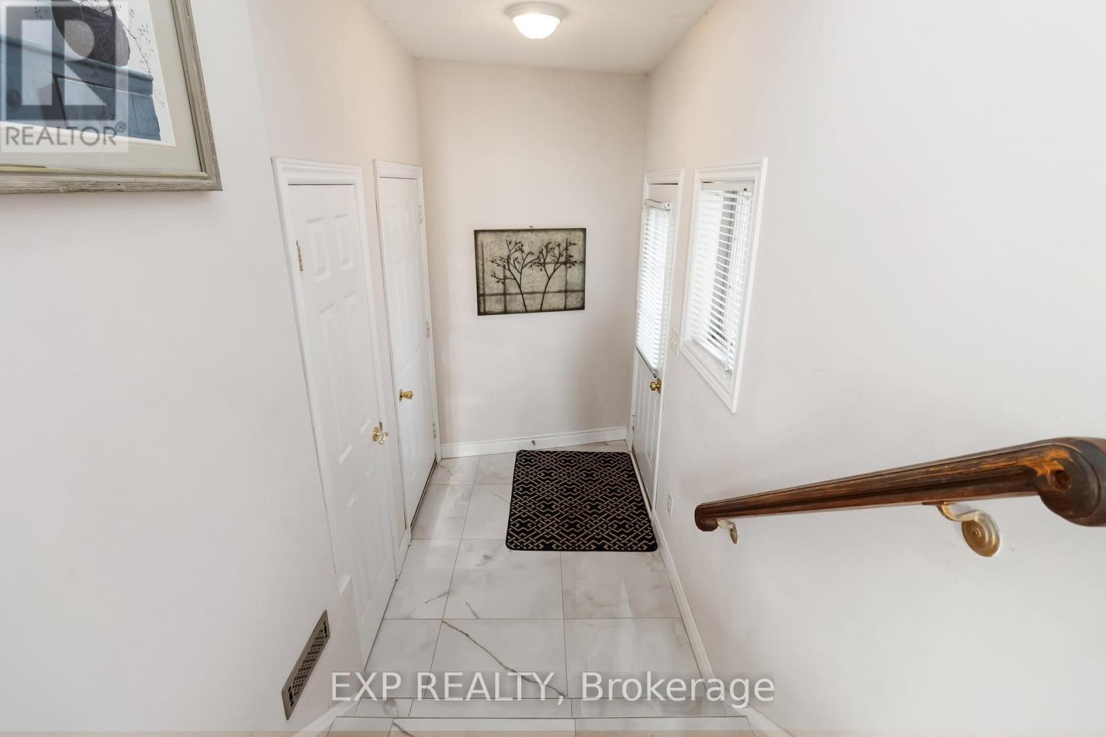 Photo 10 of 1401 Tamworth Court, Burlington ON