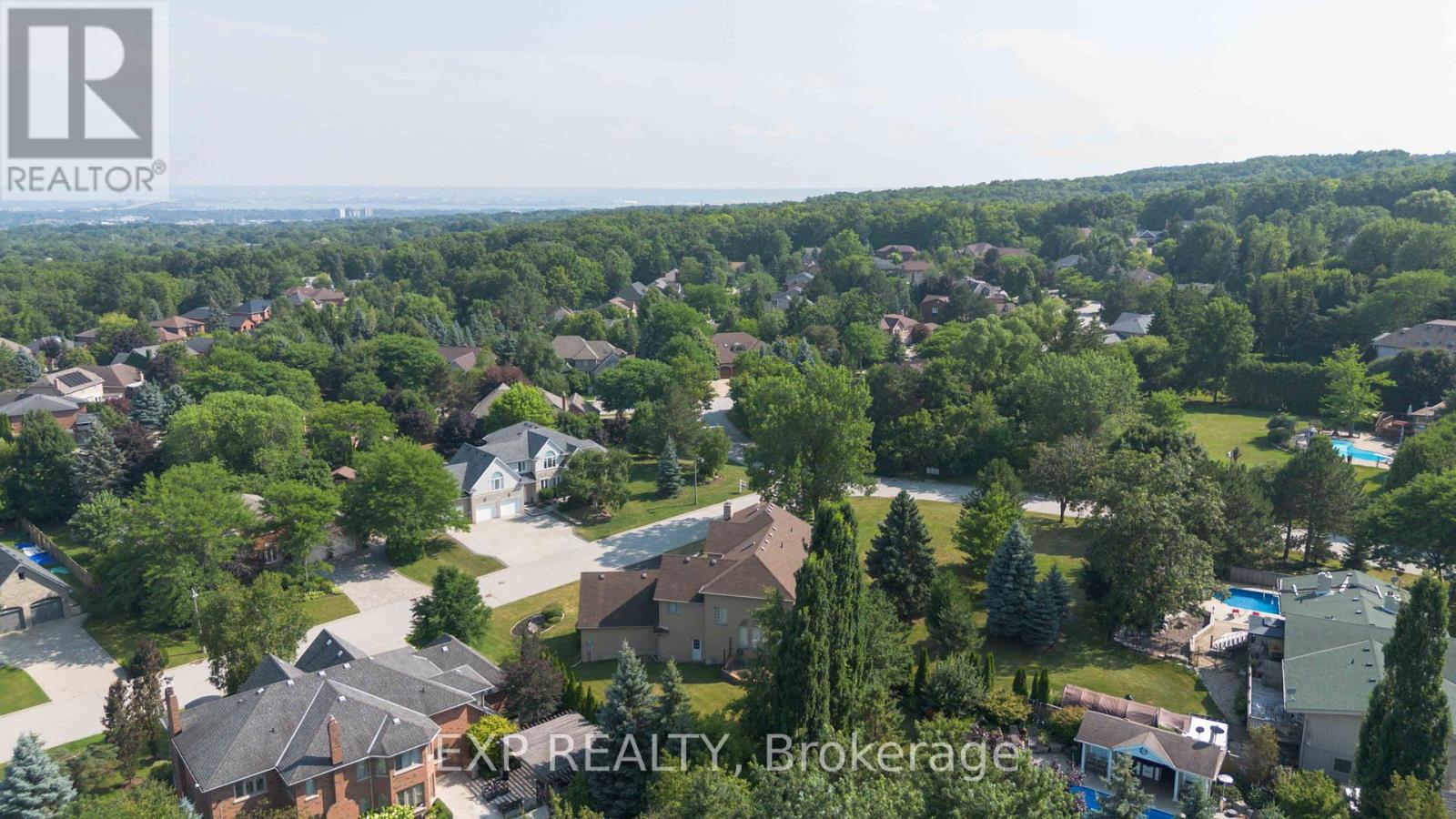 Photo 8 of 1401 Tamworth Court, Burlington ON