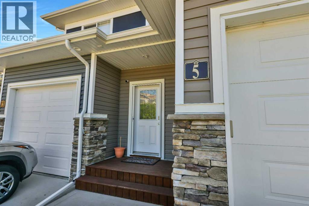 Photo 2 of 5 5301 Windward Place, Sylvan Lake AB