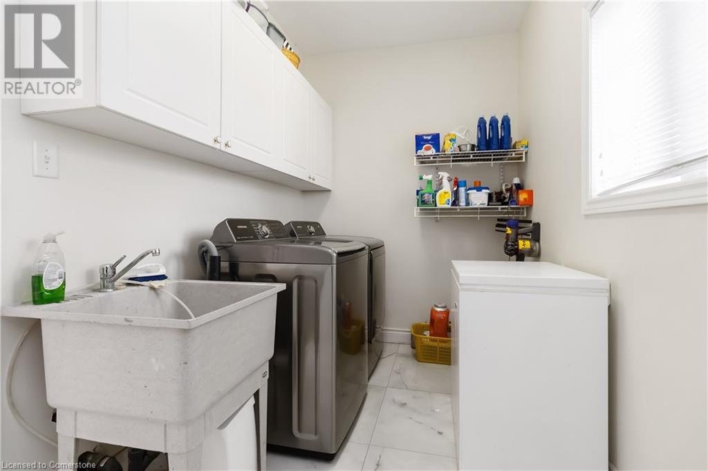 Photo 31 of 1401 Tamworth Court, Burlington ON