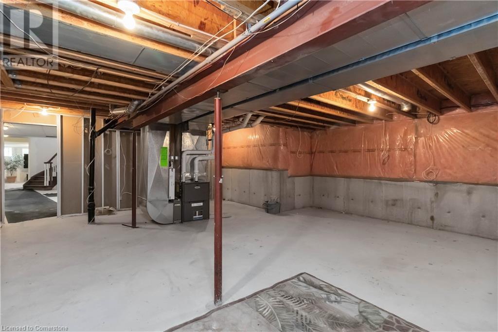 Photo 42 of 1401 Tamworth Court, Burlington ON