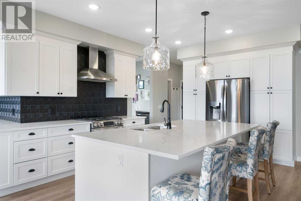 Photo 3 of 835 Lakewood Circle, Strathmore AB