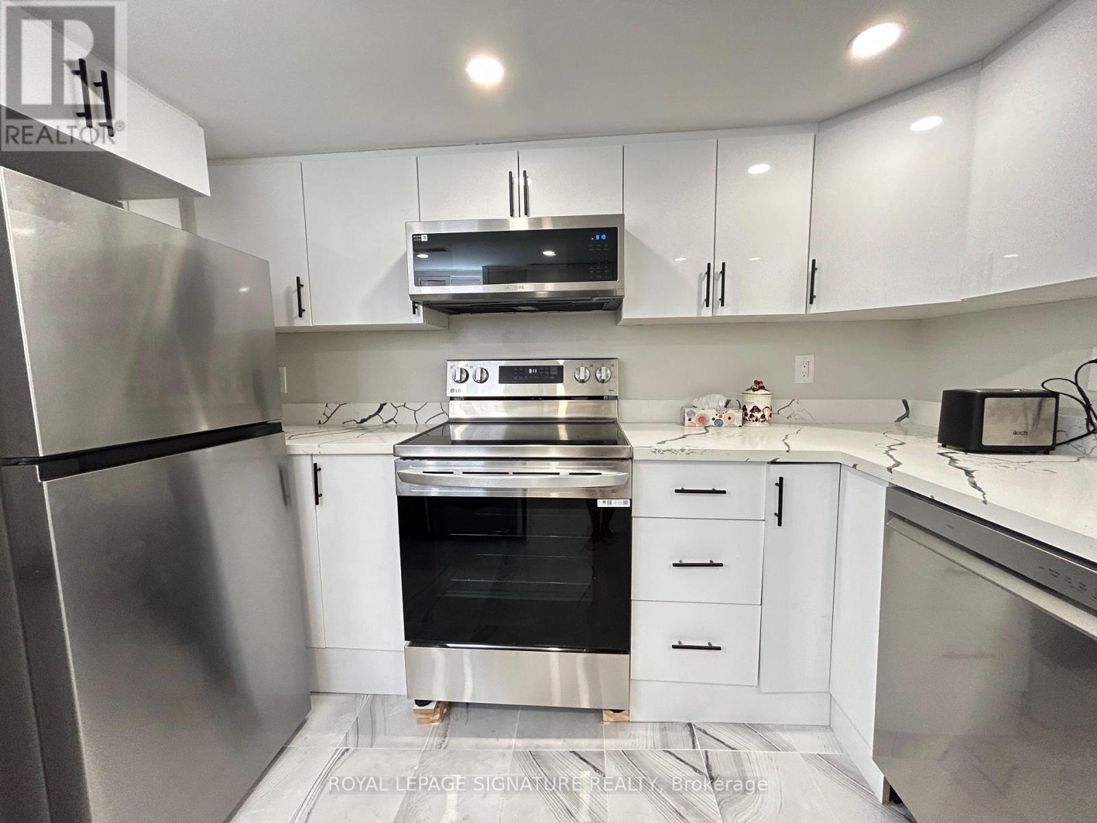 Photo 10 of Bsmt 42 Miramar Crescent, Toronto ON