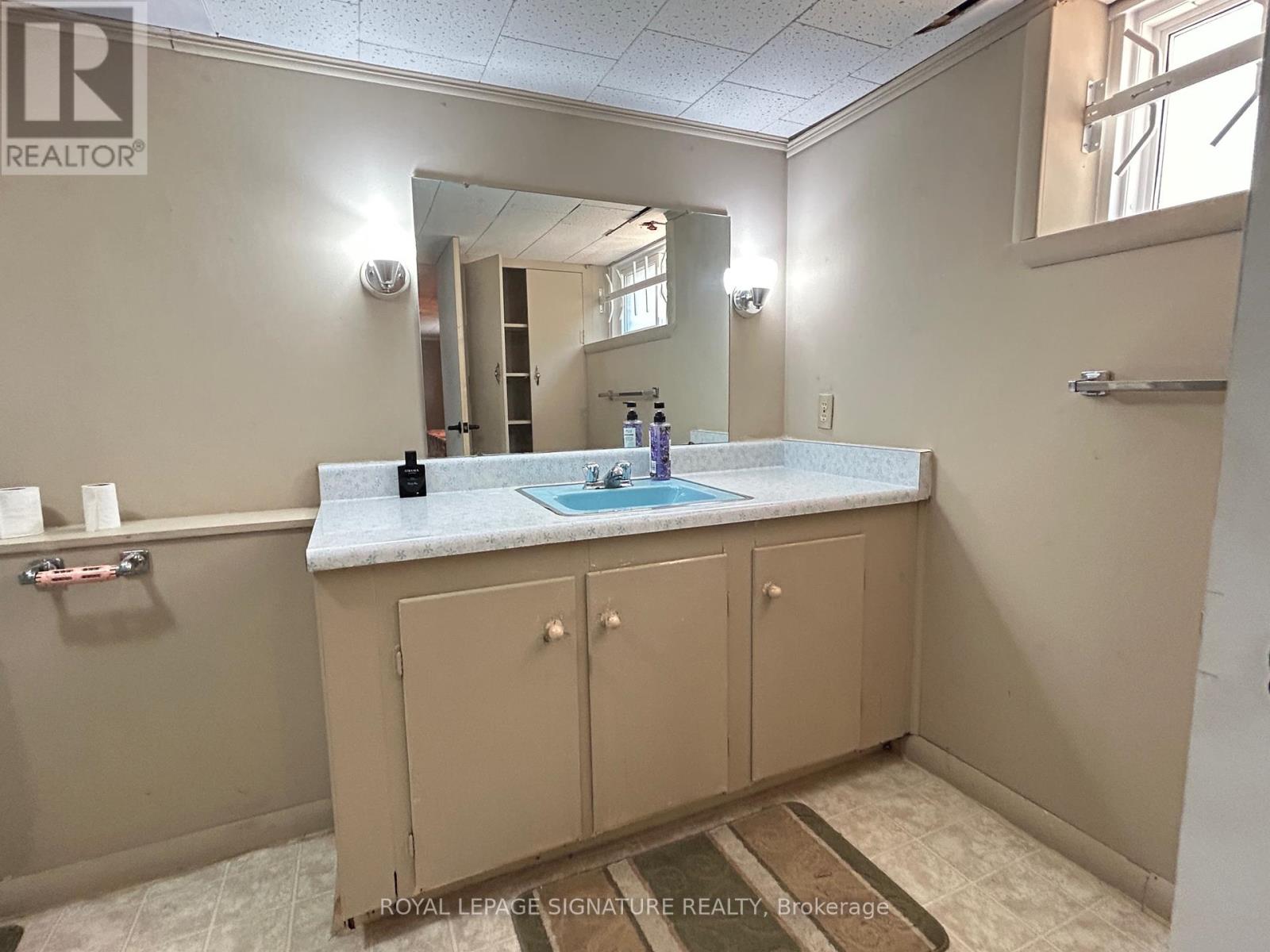Photo 8 of Bsmt 42 Miramar Crescent, Toronto ON