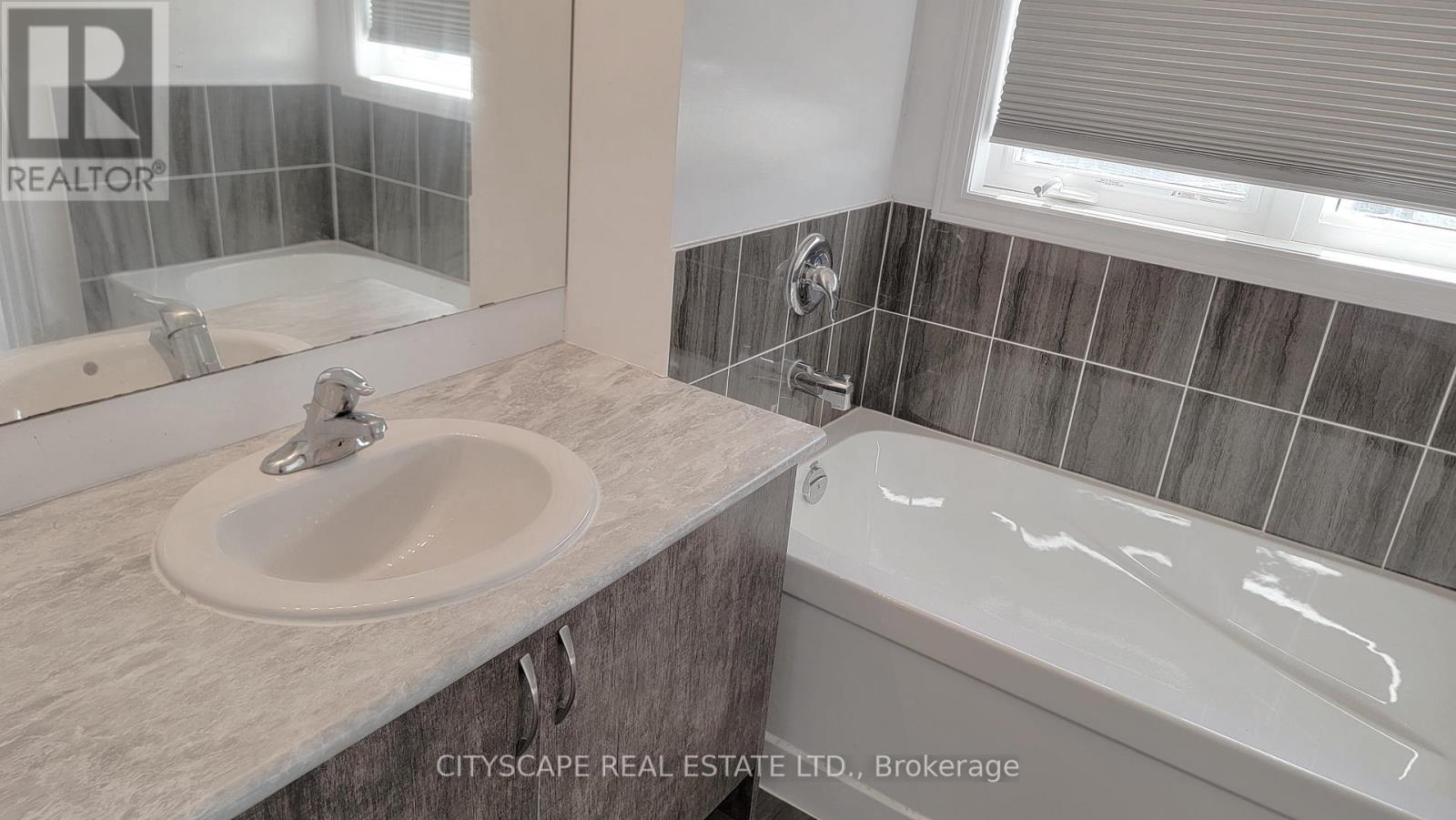 Photo 29 of 228 Ridley Crescent, Southgate ON
