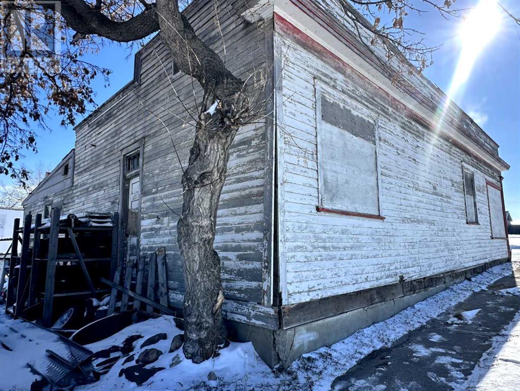 Photo 4 of 204 1 Avenue E, Hussar AB