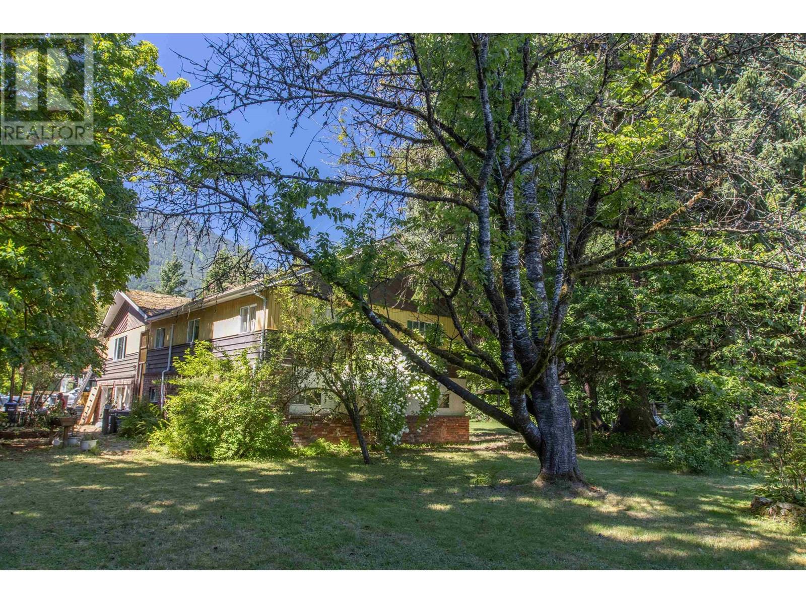Photo 8 of 1397 Judd Road, Squamish BC