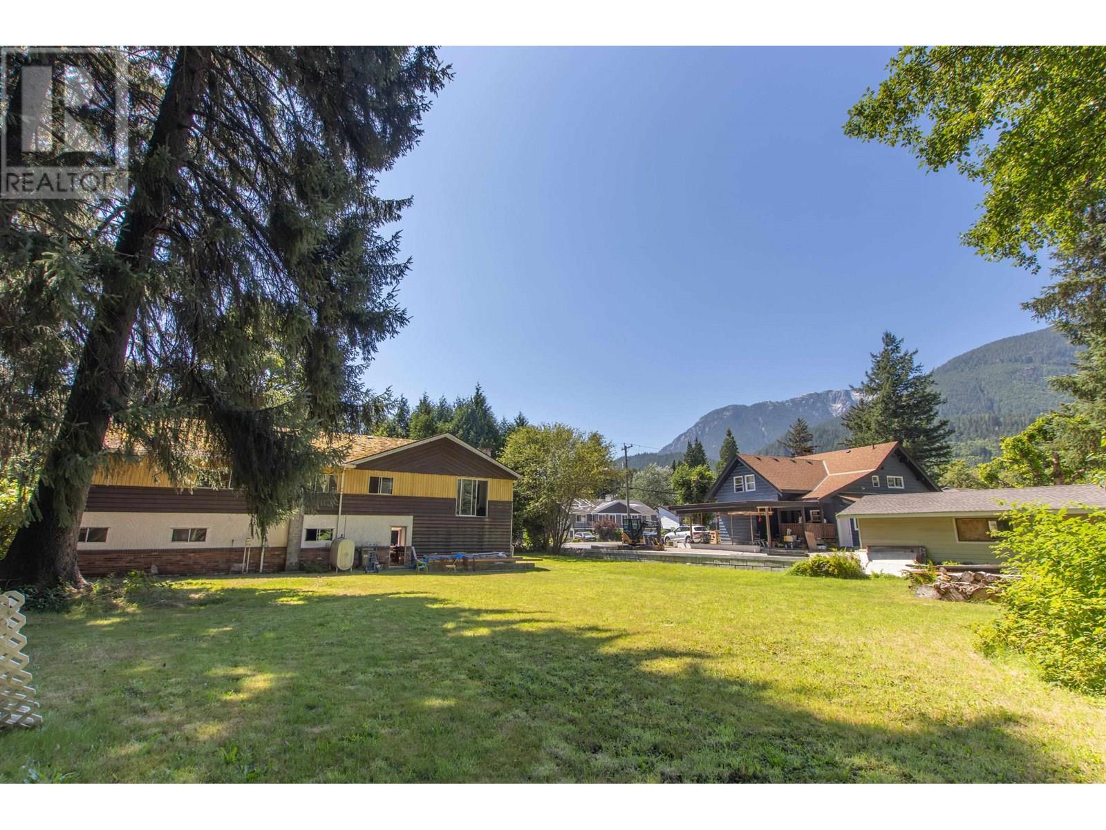 Photo 3 of 1397 Judd Road, Squamish BC