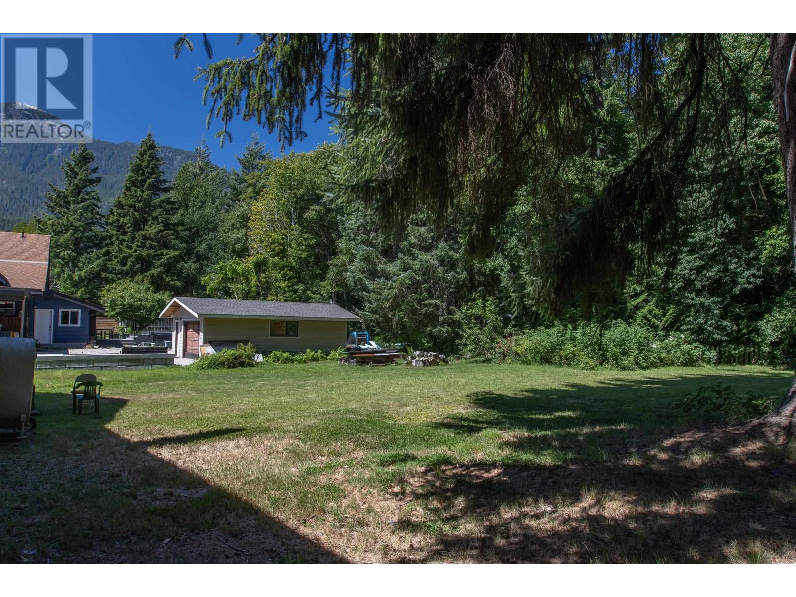Photo 6 of 1397 Judd Road, Squamish BC